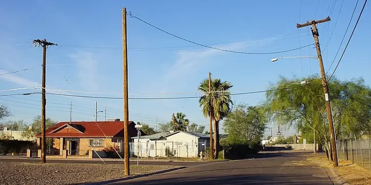 View W From East Hadley Street and S 10th Place - panoramio. Photo by Chris English.