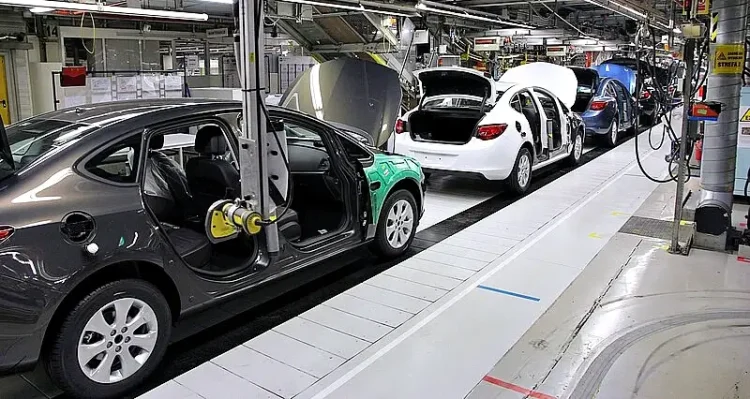 Car factory assembly line in Europe. Photo by Marek Ślusarczyk.
