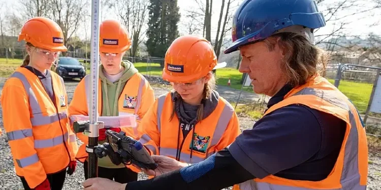 Constructing Change team at work. Photo by the Environment Agency.