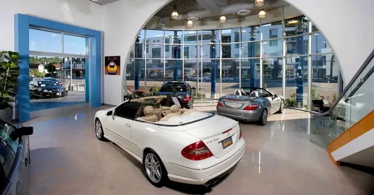Used Car Showroom Archway. Photo by Mercedes Benz.