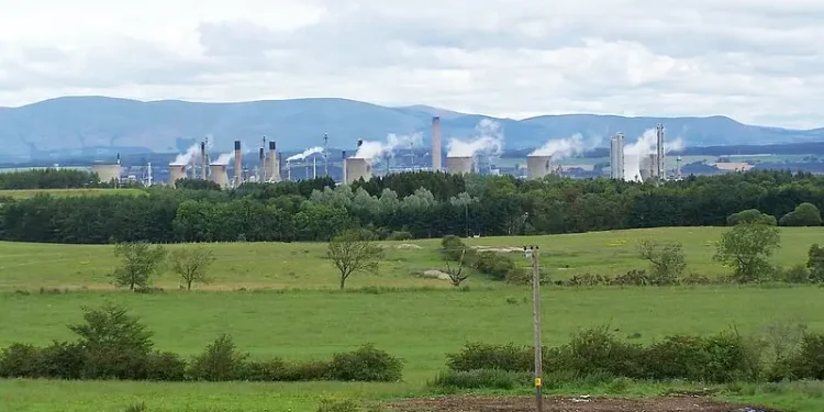 Grangemouth Refinery. Photo by Dsm99.