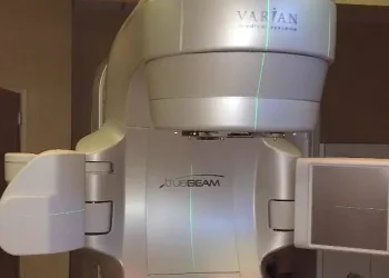 Radiotherapy machine. Photo by Liamk14.