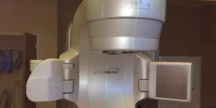 Radiotherapy machine. Photo by Liamk14.