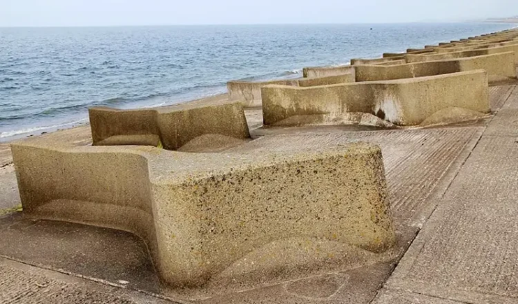 Enervators, Wallasey Embankment. Photo by David P Howard.