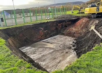 Investigating the existing mine shaft cap in Solvay Banks Public Park. Photo by the Mining Remediation Authority.