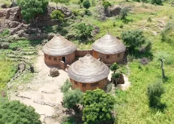 Aerial view of the Diy-Gid-Biy passage huts. Photo by Alice Biada.