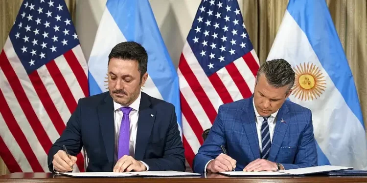 Defense Secretary Hegseth and Argentine Defense Minister Petri sign a Letter of Offer and Acceptance for foreign military sales and bilateral exchange at the Pentagon. Photo by Sgt Keech.