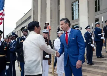 Defense Secretary Pete Hegseth welcomes Philippine President Ferdinand Marcos Jr. to the Pentagon, July 21, 2025. Photo by NPO Kubitza.