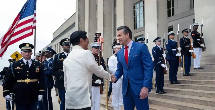 Defense Secretary Pete Hegseth welcomes Philippine President Ferdinand Marcos Jr. to the Pentagon, July 21, 2025. Photo by NPO Kubitza.