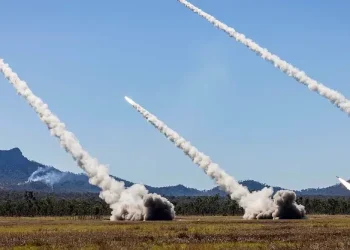 High Mobility Artillery Rocket Systems from the Australian army, the U.S. Army and the Singapore army fire rockets during live-fire exercise in Queensland, Australia, July 14. Photo by the ADF.