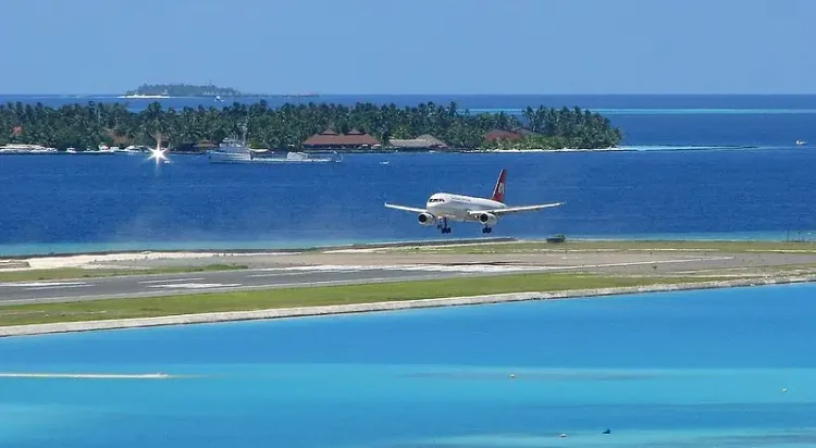 Landing Runway 18 in the Maldives. Photo by DD.