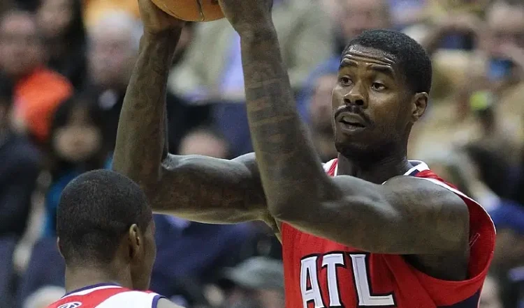 Marvin Williams vs Wizards. Photo by Keith Allison.