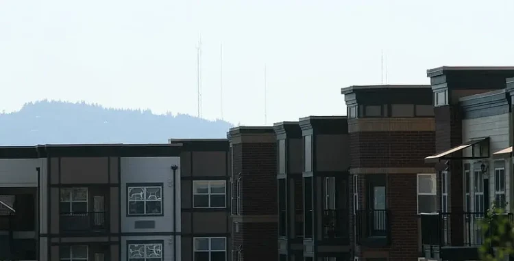 Portland Smog with Towers in the distance. Photo by Atomic Taco.
