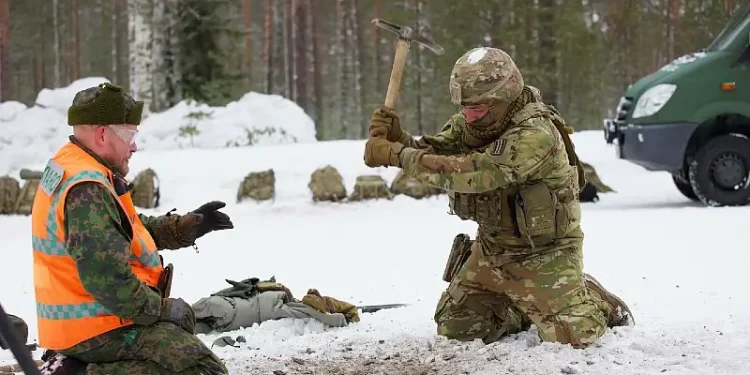 Virginia Army National Guard soldiers assigned to the West Point-based 237th Engineer Company, 276th Engineer Battalion, 329th Regional Support Group, train on multiple techniques. Photo by the DoD.
