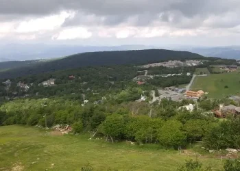Beech Mountain, NC. Photo by Kinseikun.