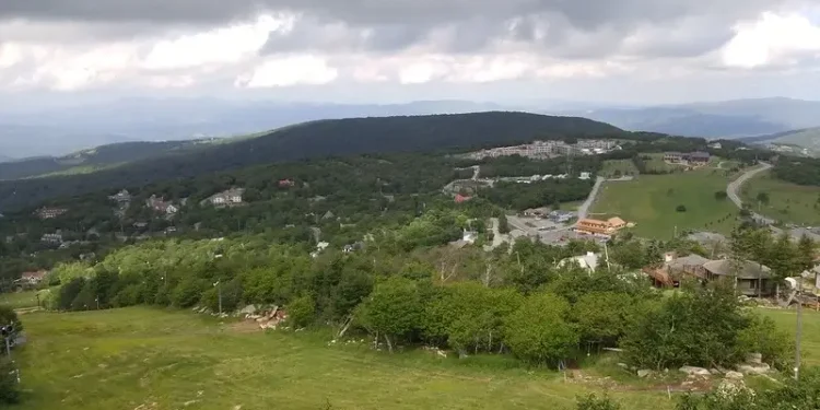 Beech Mountain, NC. Photo by Kinseikun.