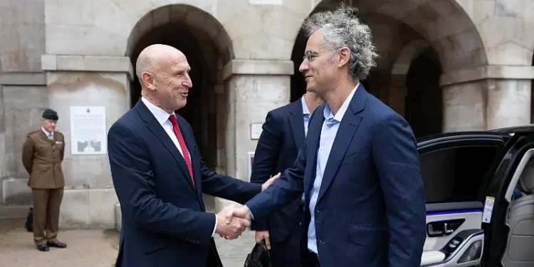 Defence Secretary John Healey meeting Palantir CEO Alex Karp. Photo by the MoD.
