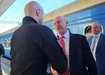 Minister of Defence Denys Shmyhal greets Defence Secretary John Healey at train station in Kyiv. Photo by the MOD.