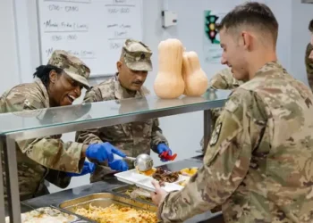 Army Col. Tanya Simmons serving Thanksgiving dinner. Photo by Army Sgt. Lopez.