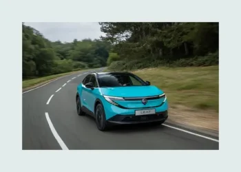 EV Nissan LEAF qualifies for £3750 discount. Photo by the DOT.