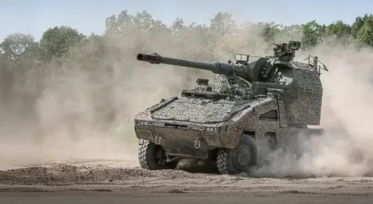 The RCH 155 is mounted on to a BOXER armoured vehicle. Photo by the MOD.