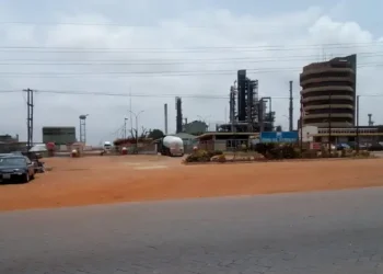 Ghana Oil Refinery. Photo by Amuzujoe.