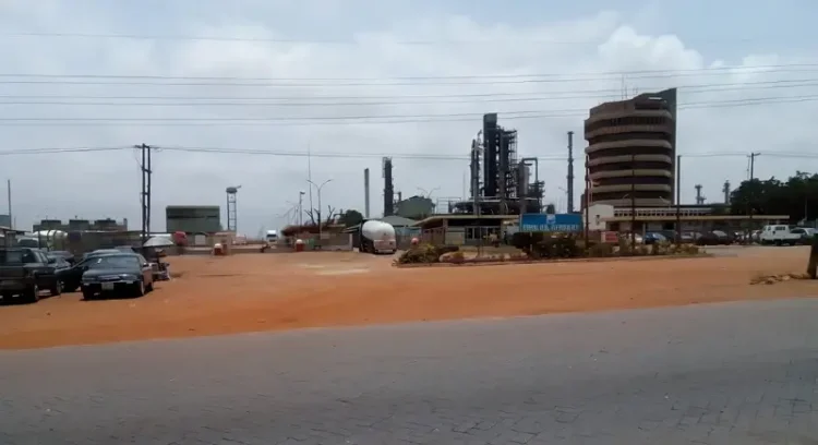 Ghana Oil Refinery. Photo by Amuzujoe.