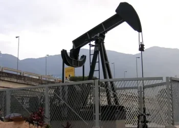 Homeless Oil in Venezuela. Photo by Beatrice Murch.