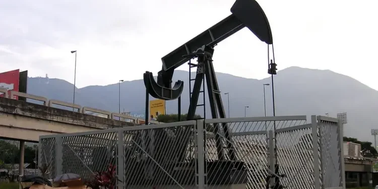 Homeless Oil in Venezuela. Photo by Beatrice Murch.