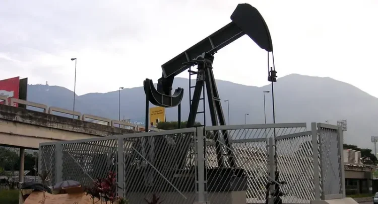 Homeless Oil in Venezuela. Photo by Beatrice Murch.