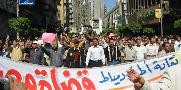 Muslim Brotherhood and Leftist demonstrators. Photo by Hossam el-Hamalawy.