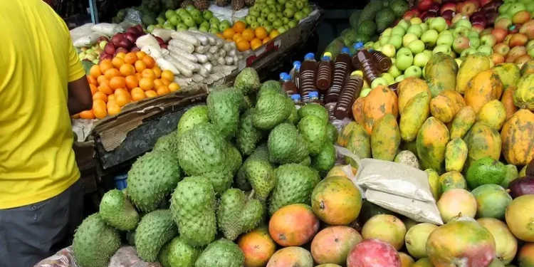 Fruit and vegetables market in Dakar. Photo by Malcolm Mavocado.