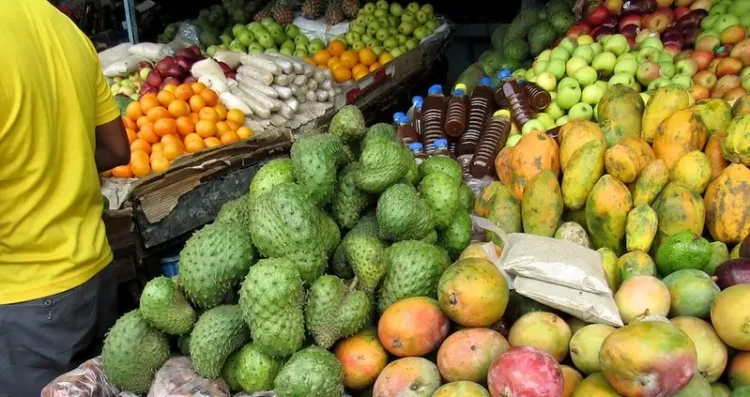 Fruit and vegetables market in Dakar. Photo by Malcolm Mavocado.