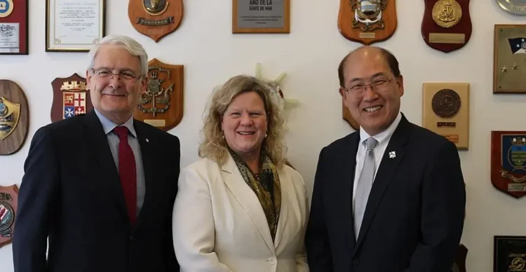 Marc Garneau and Janice Charette meet Kitack Lim. Photo by International Maritime Organization.