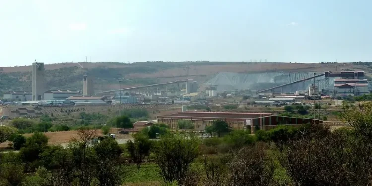 Mponeng-goudmyn, Merafong City-pm, Wesrand-dm, a. Photo by JMK is licensed under CC BY-SA 4.0.